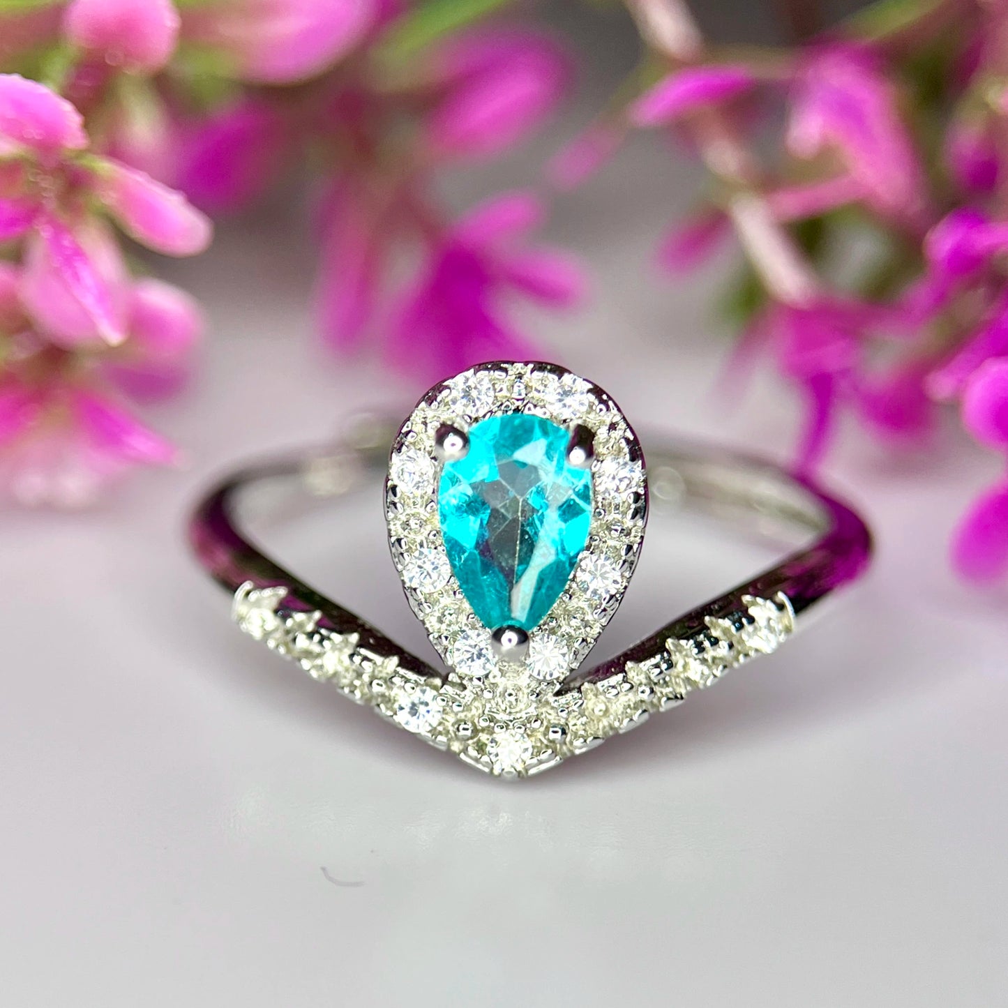 Ring met natuurlijke apatiet, CZ en rhodiumplating
