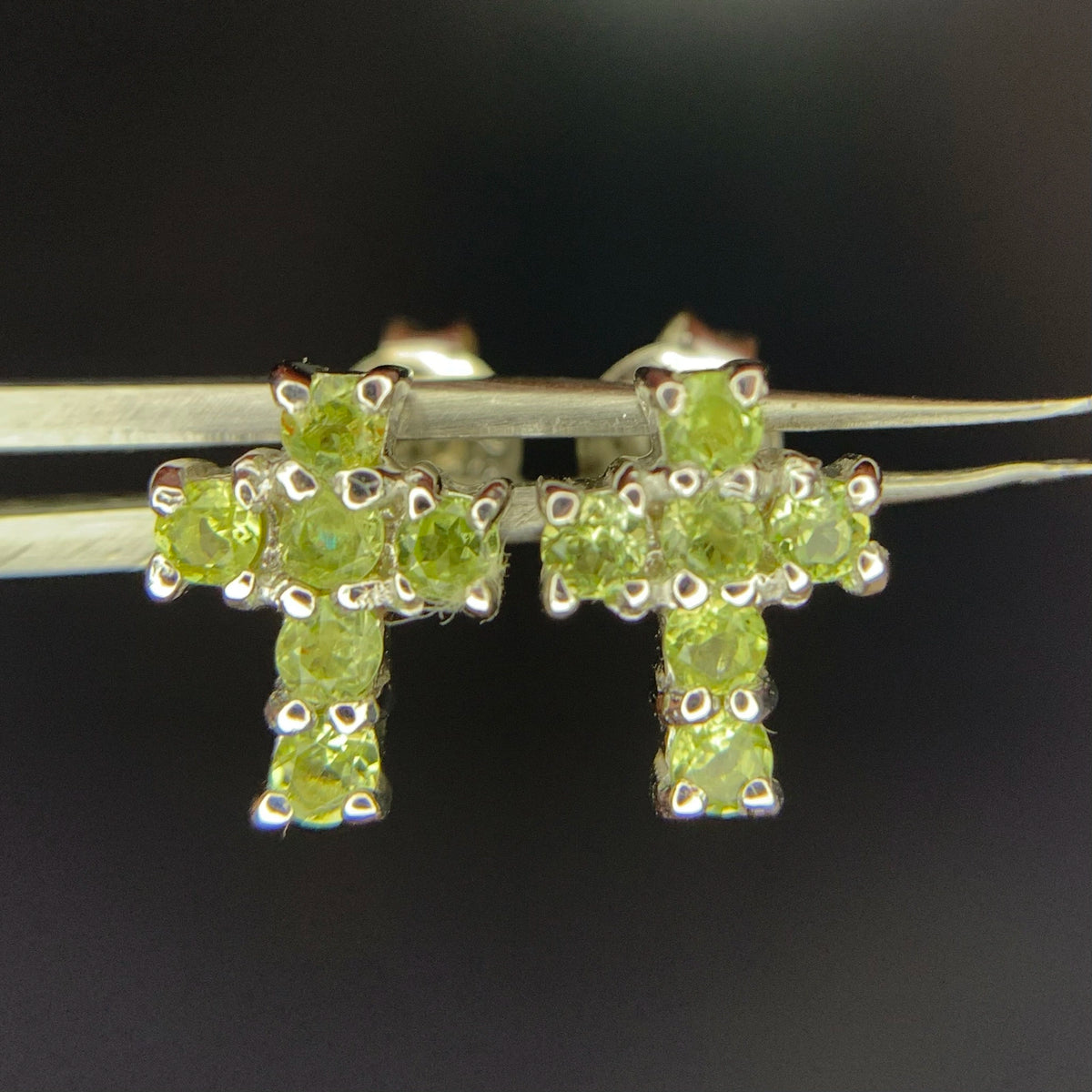 Natuurlijke oorbellen met peridoot – 6.58 ct, gerhodineerd, 925 sterling zilver