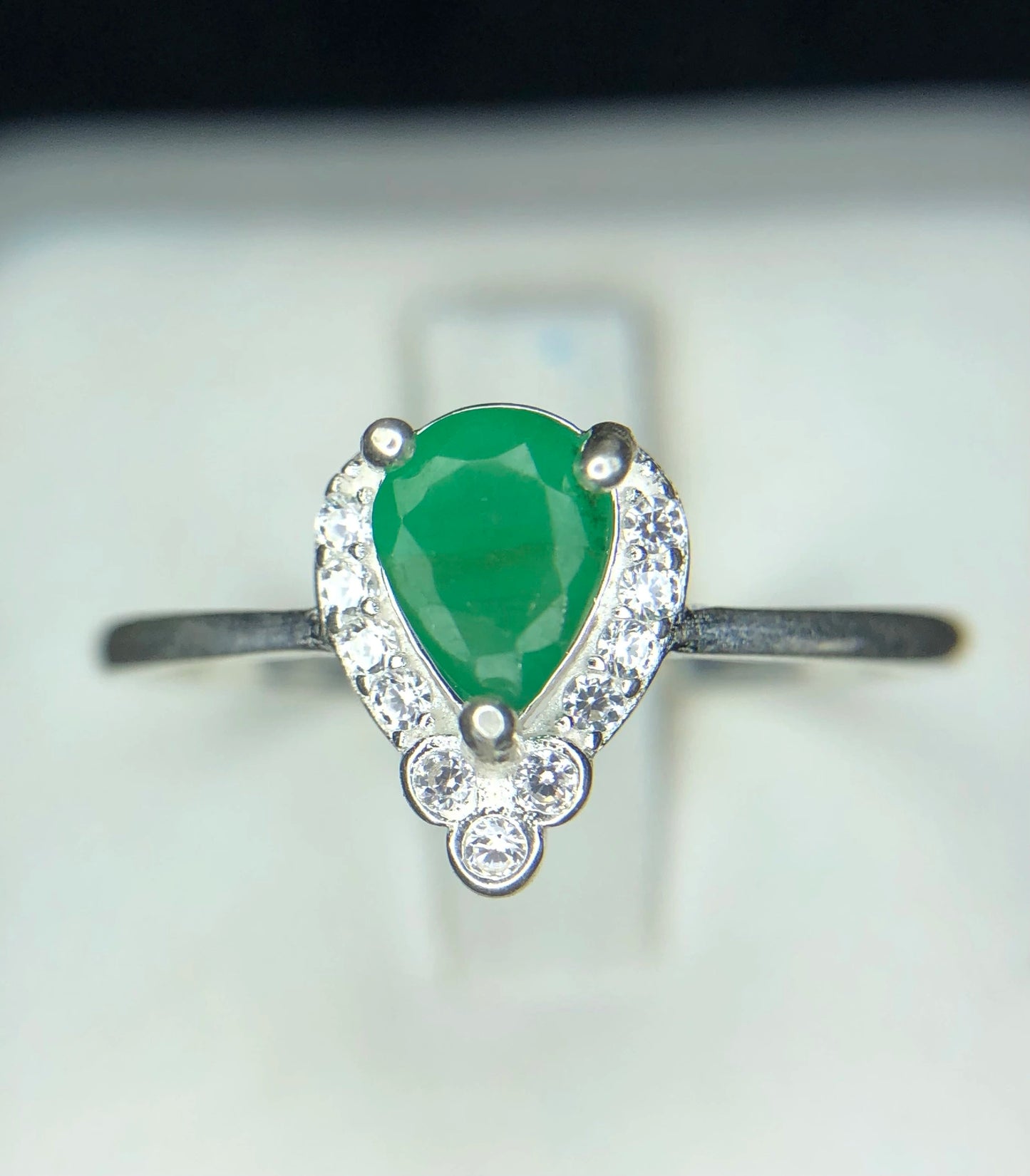 Ring van 925 sterling zilver met 6,60 ct natuurlijke smaragd