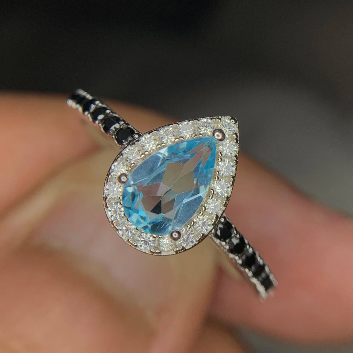Natuurlijke Swiss Blue Topaas Ring met Spinel – 925 Sterling Zilver – Rhodium Plated