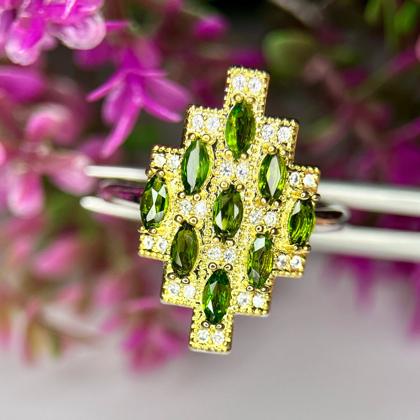 Ring met natuurlijke chroomdiopsiet, CZ en goudkleurige rhodiumplating
