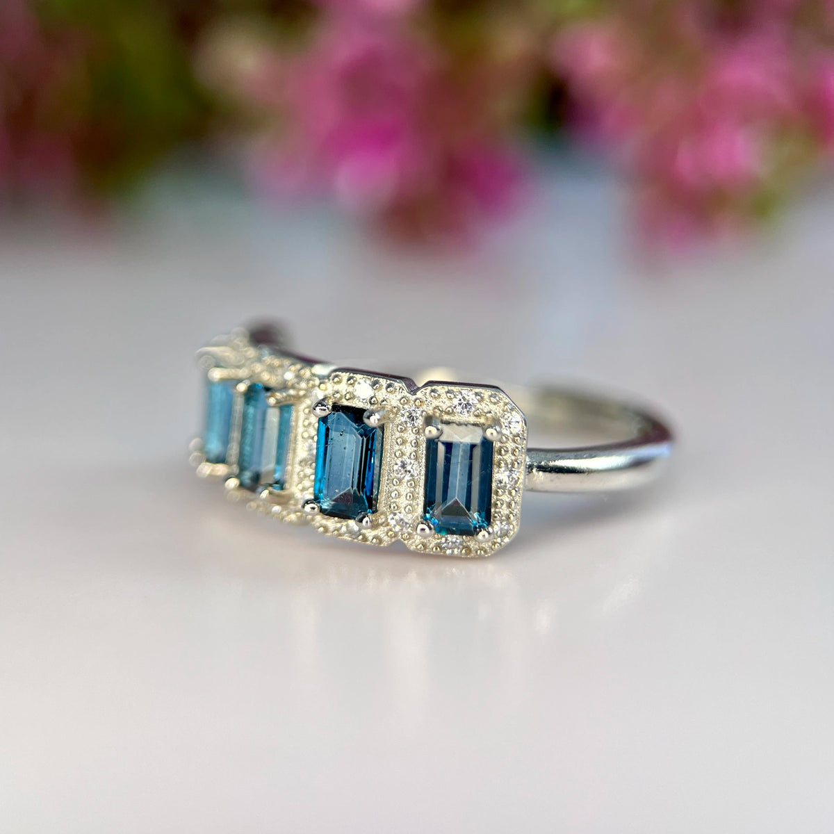 Natuurlijke London Blue Topaas Ring met Zirkonia – Rhodium Plated