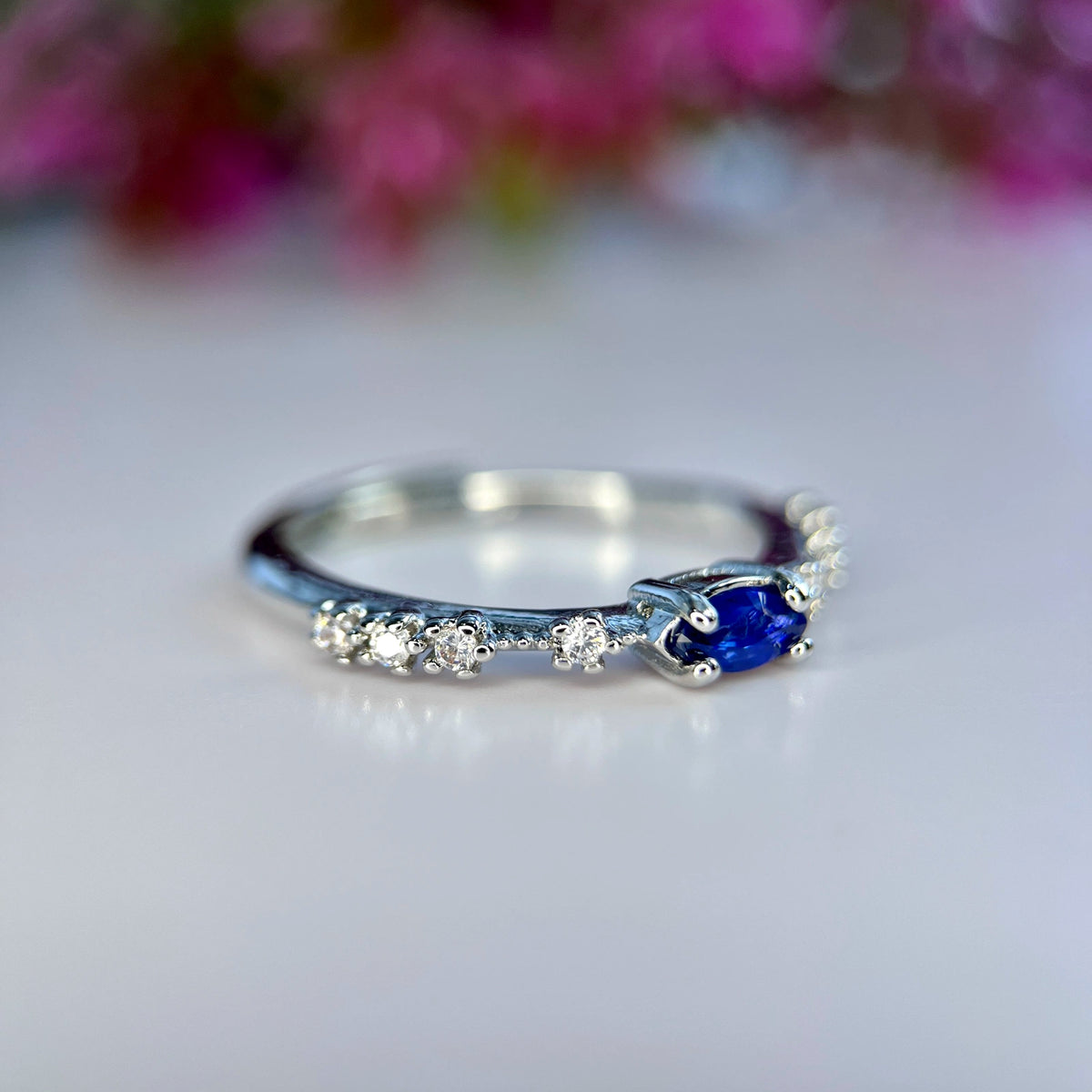 Natuurlijke Blauwe Saffier Ring met Zirkonia – Rhodium Plated