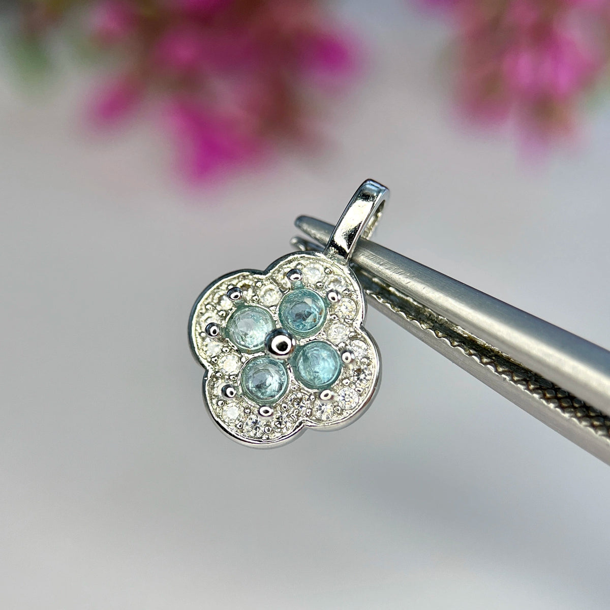 Natuurlijke Blauwachtige Aquamarijn Hanger met CZ – Rhodium Plated