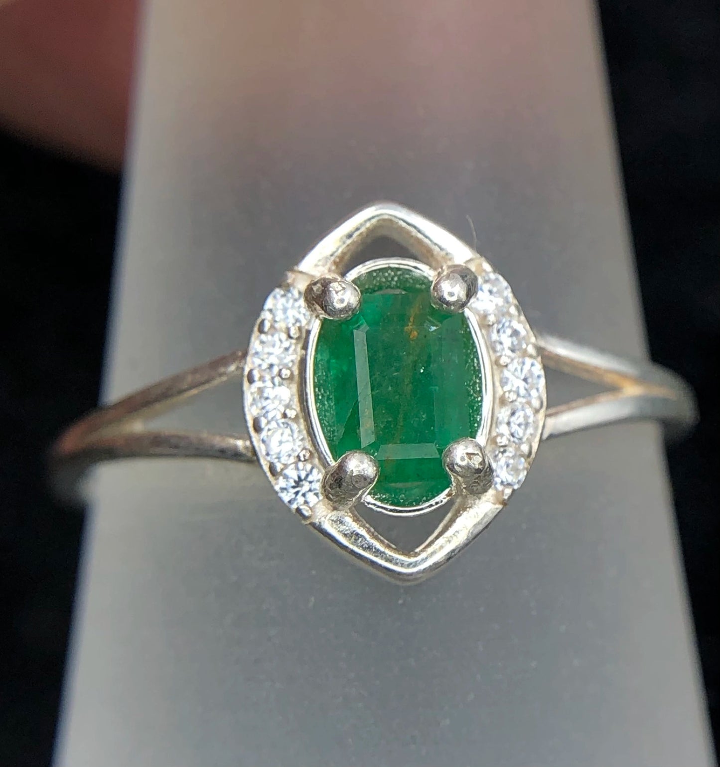 Ring van 925 sterling zilver met 6,80 ct natuurlijke Swat-smaragd