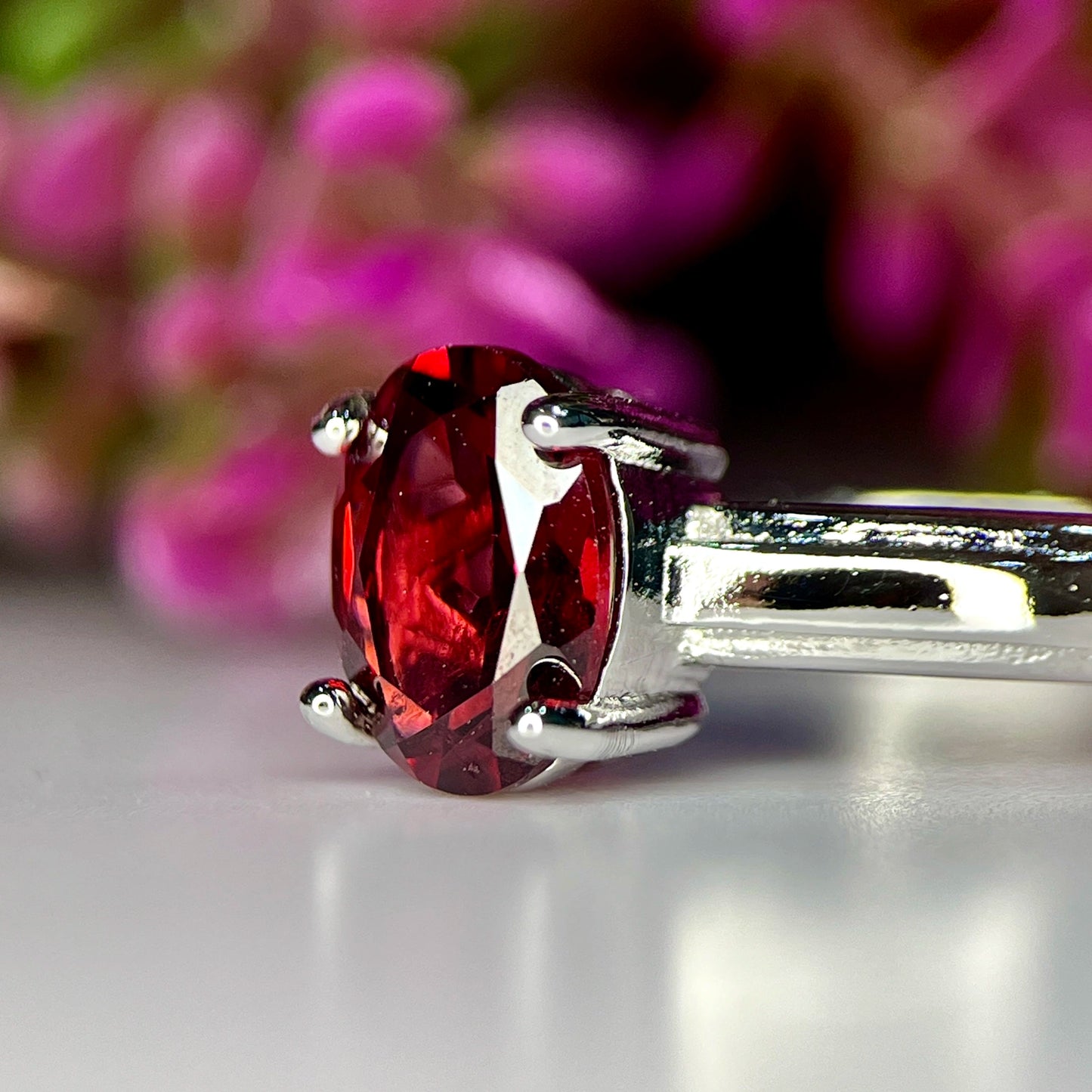 Ring met natuurlijke rode granaat