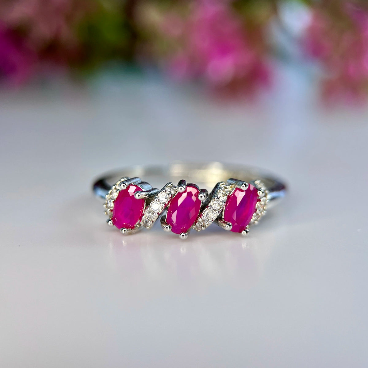 Natuurlijke Robijn Ring met Zirkonia – Glass Filled & Rhodium Plated