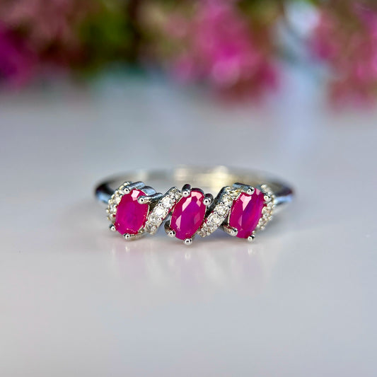 Natuurlijke Robijn Ring met Zirkonia – Glass Filled & Rhodium Plated