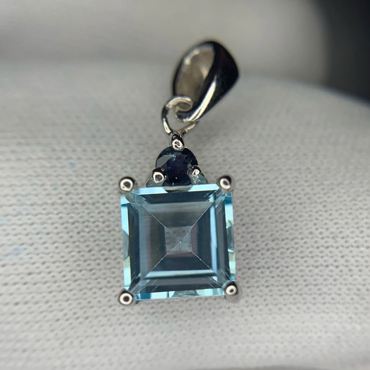 Swiss blue topaashanger – 6.88 ct, gerhodineerd, blauw, 925 sterling zilver