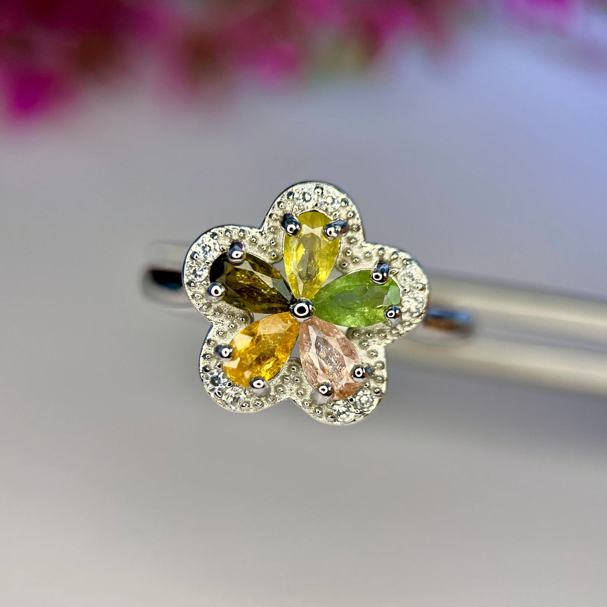 Natuurlijke Multi Tourmalijn Ring met Zirkonia – Rhodium Plated