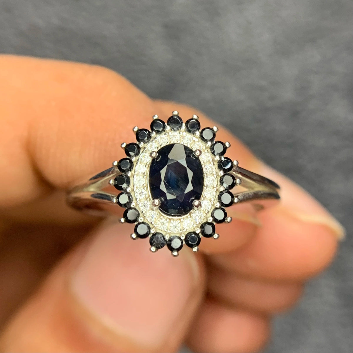 Natuurlijke Blauwe Saffier Ring met Spinel – 925 Sterling Zilver – Rhodium Plated