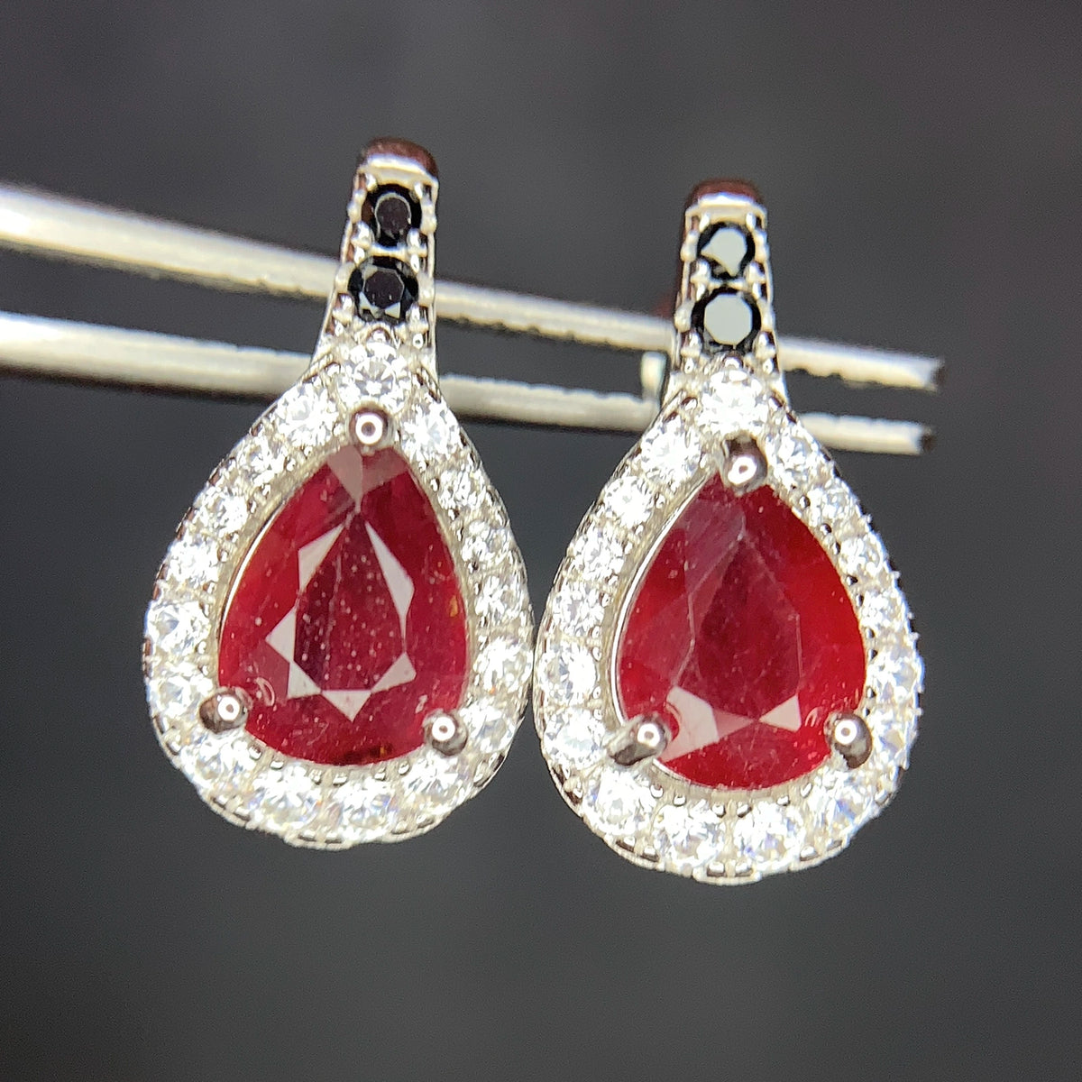 Natuurlijke Robijn Oorstekers met Spinel – 925 Sterling Zilver – Rhodium Plated