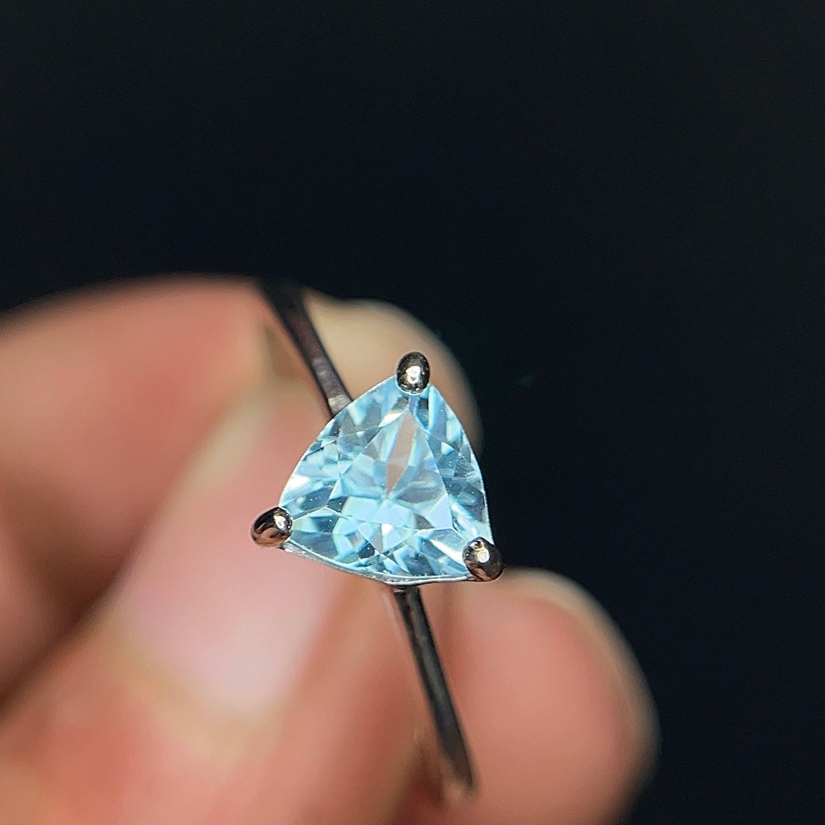 Swiss blue topaasring – 9.89 ct, gerhodineerd, blauw, 925 sterling zilver