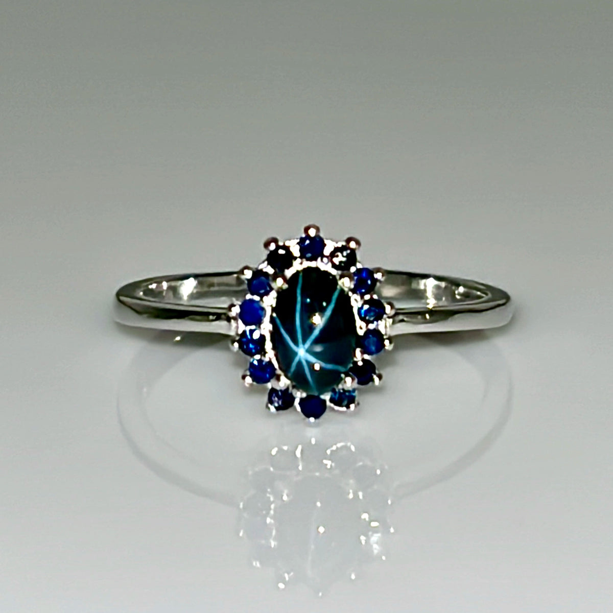 Natuurlijke Blauwe Ster Saffier Ring met Saffieren – 925 Sterling Zilver