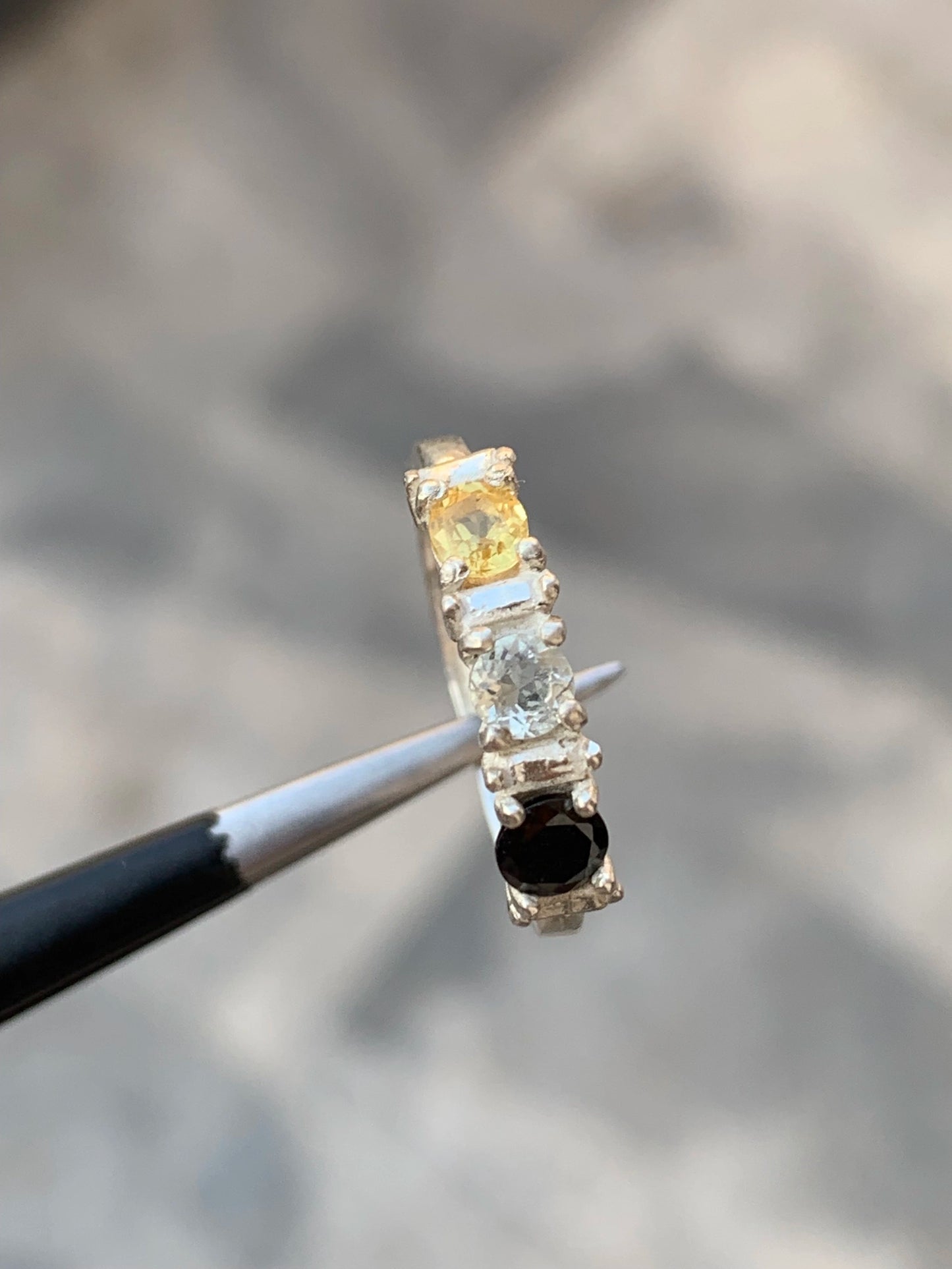 Zilveren ring met 9 ct prasioliet en toermalijn