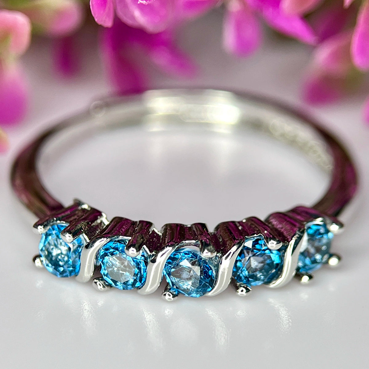 Natuurlijke London Blue Topaas Ring met CZ – Rhodium Plated