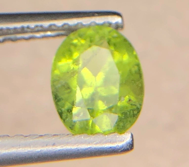 Natuurlijke Peridoot 1,15 ct – Ovaal Facetgeslepen Groene Edelsteen 5,9 × 5,3 mm