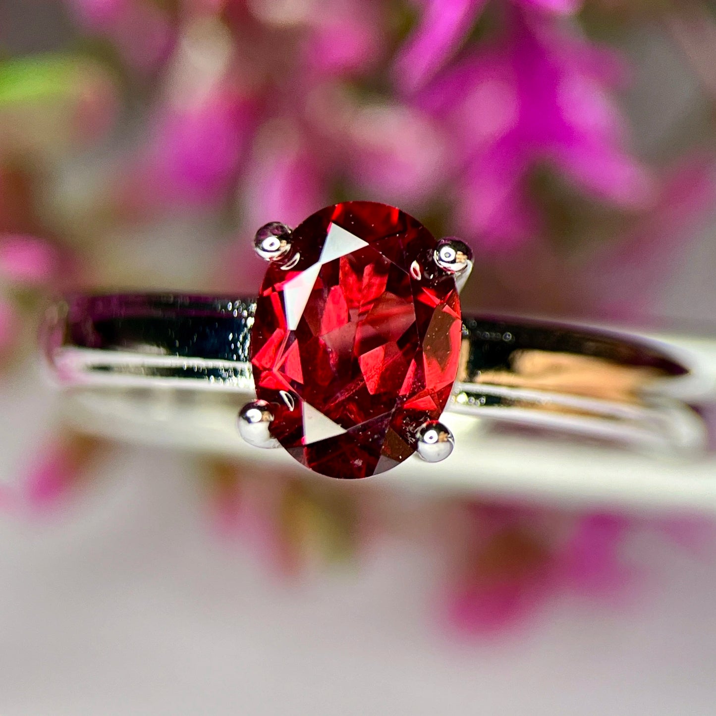 Ring met natuurlijke rode granaat