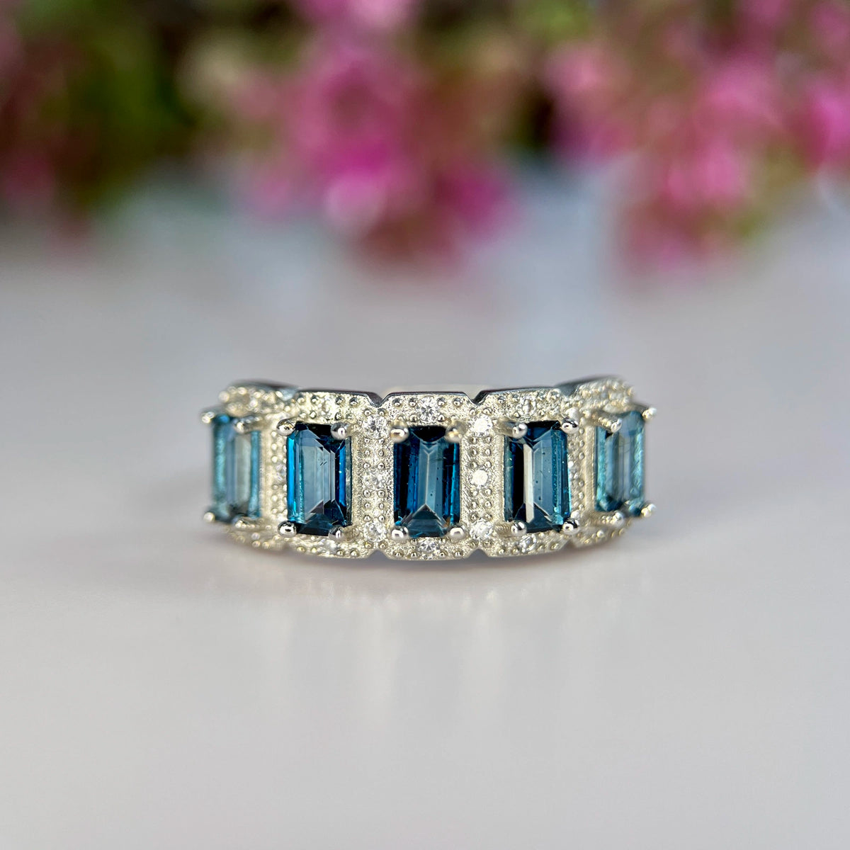 Natuurlijke London Blue Topaas Ring met Zirkonia – Rhodium Plated