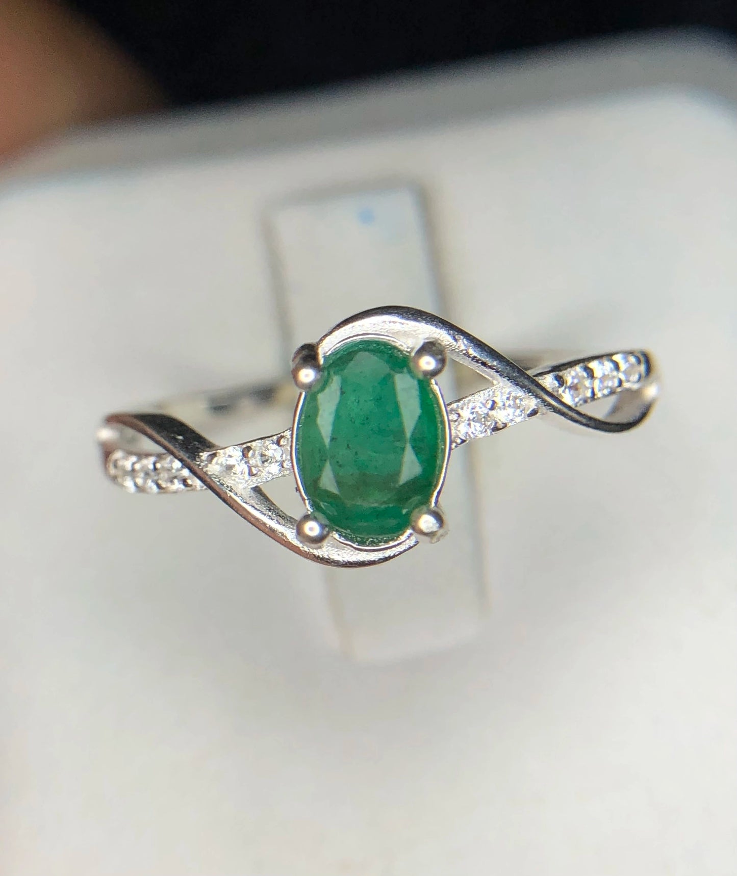Ring van 925 sterling zilver met 7,00 ct natuurlijke smaragd