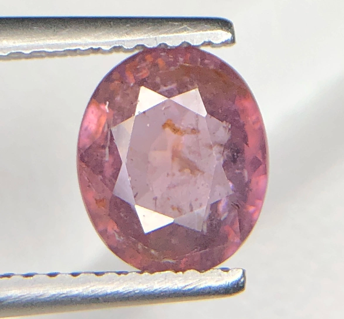 Natuurlijke Roze Zirkoon 2,50 ct – Ovaal Facetgeslepen Edelsteen 8,4 × 7 mm
