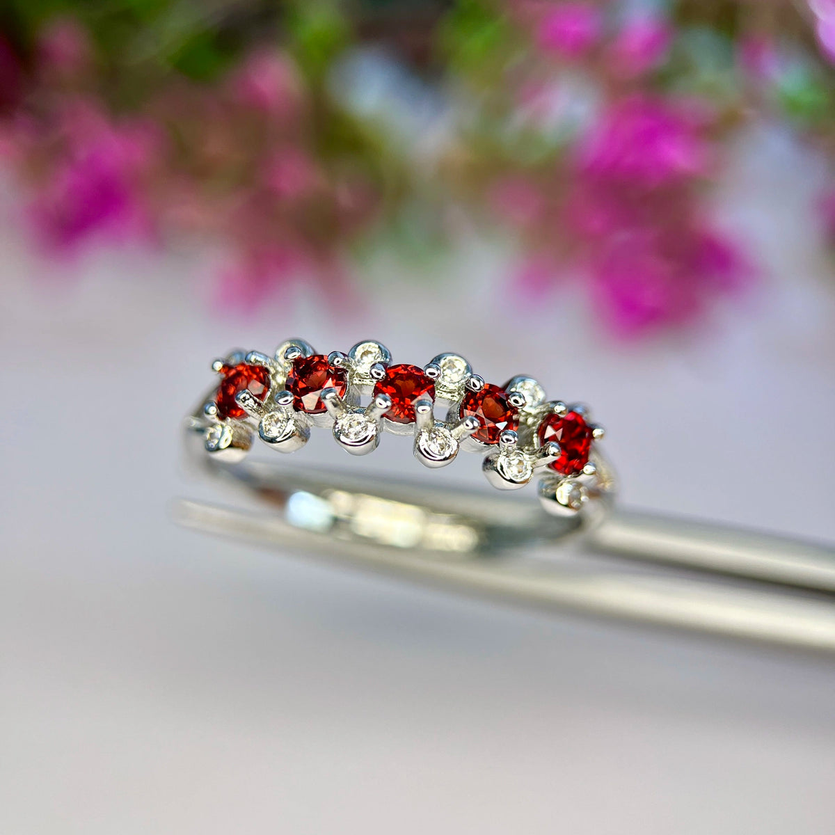Natuurlijke Rhodoliet Granaat Ring met Zirkonia – Rhodium Plated