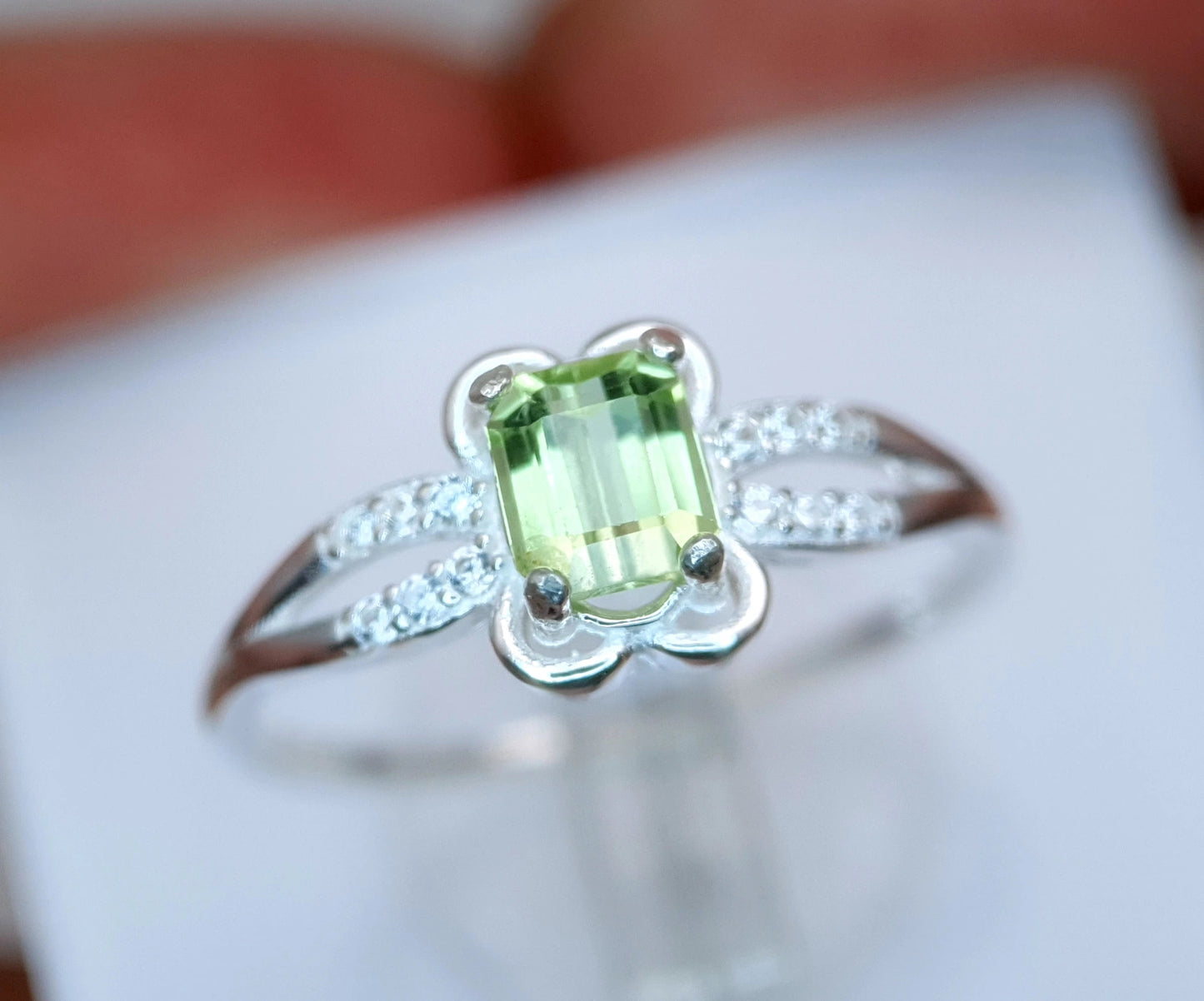 Natuurlijke peridootring – 16.69 ct, groen