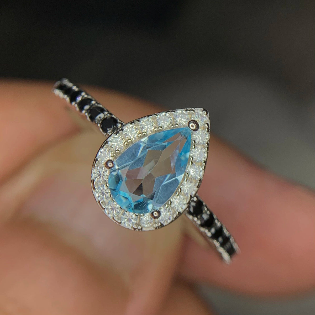 Natuurlijke Swiss Blue Topaas Ring met Spinel – 925 Sterling Zilver – Rhodium Plated