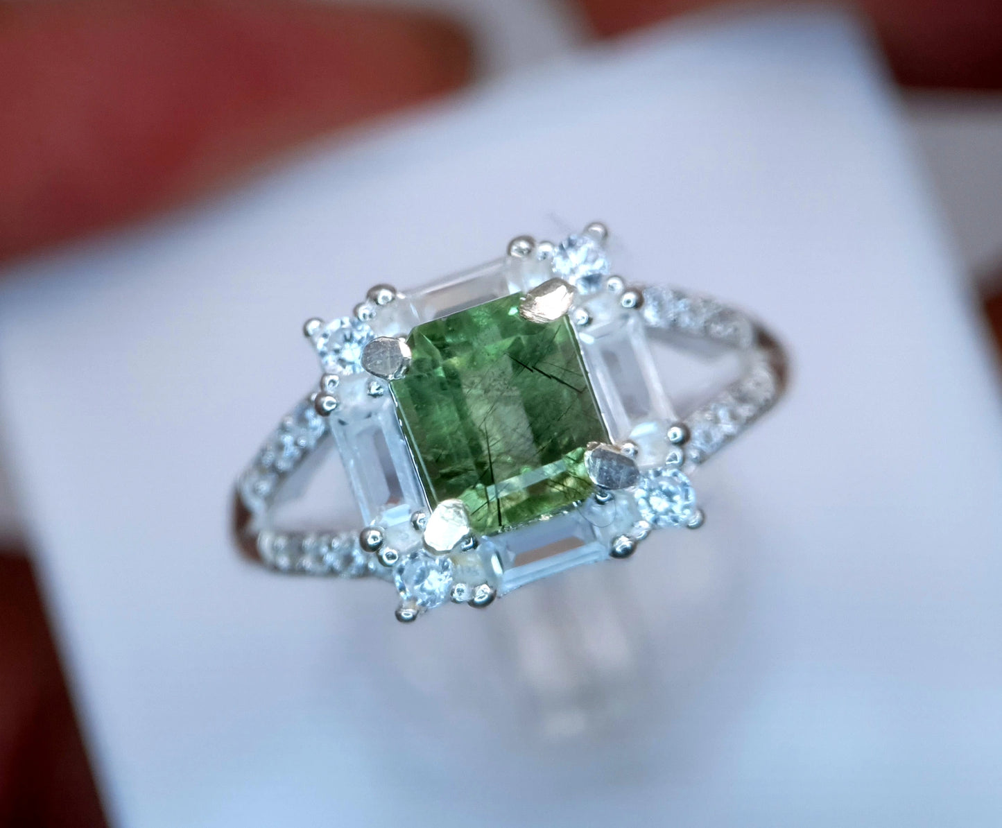 Natuurlijke peridootring – 10.85 ct, 925 sterling zilver