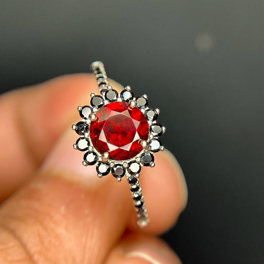 Natuurlijke granaatring – 11.82 ct, gerhodineerd, 925 sterling zilver