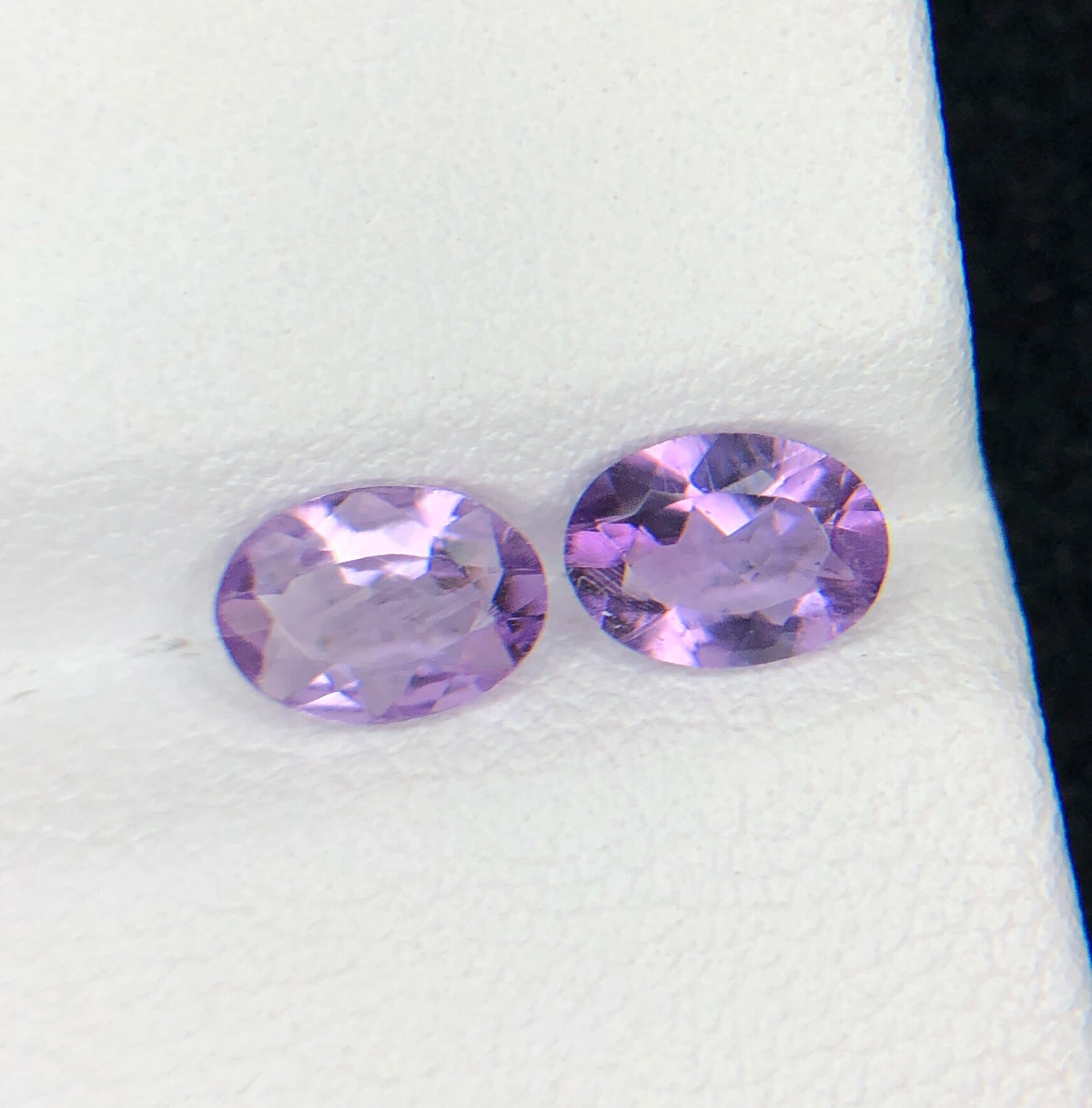 Set van 2 Natuurlijke Amethisten 1,20 ct – Topkwaliteit Ovaal Geslepen Edelstenen 6,8 × 4,8 mm