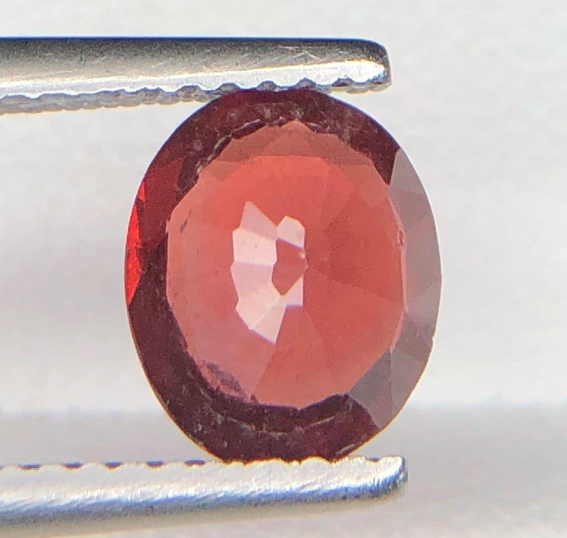 Natuurlijke Rode Granaat 1,85 ct – Ovaal Facetgeslepen Edelsteen 8,1 × 6,8 mm