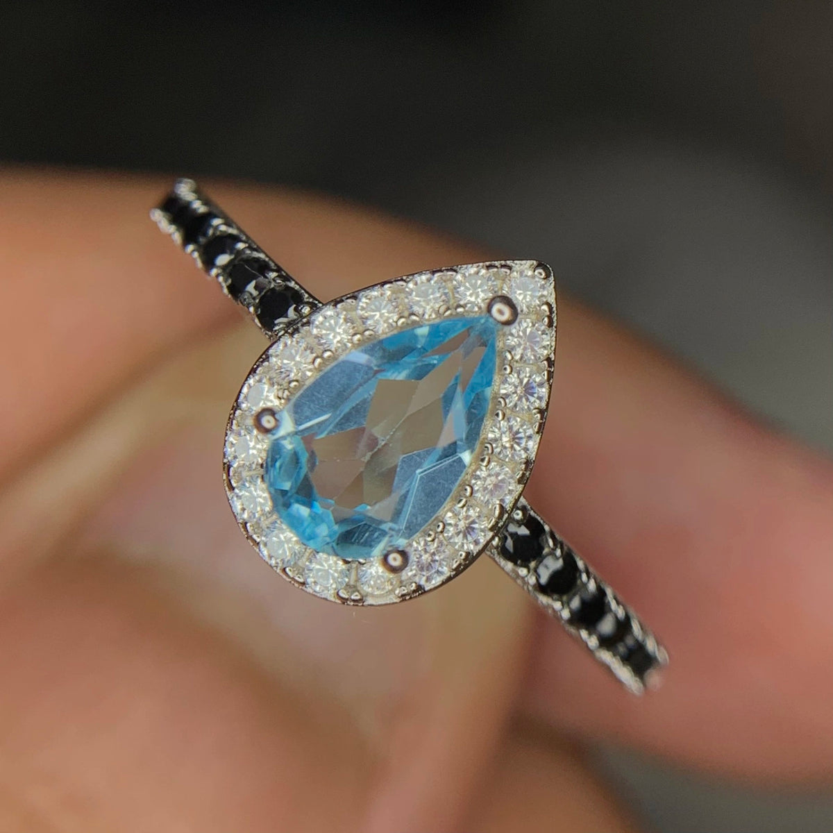 Natuurlijke Swiss Blue Topaas Ring met Spinel – 925 Sterling Zilver – Rhodium Plated