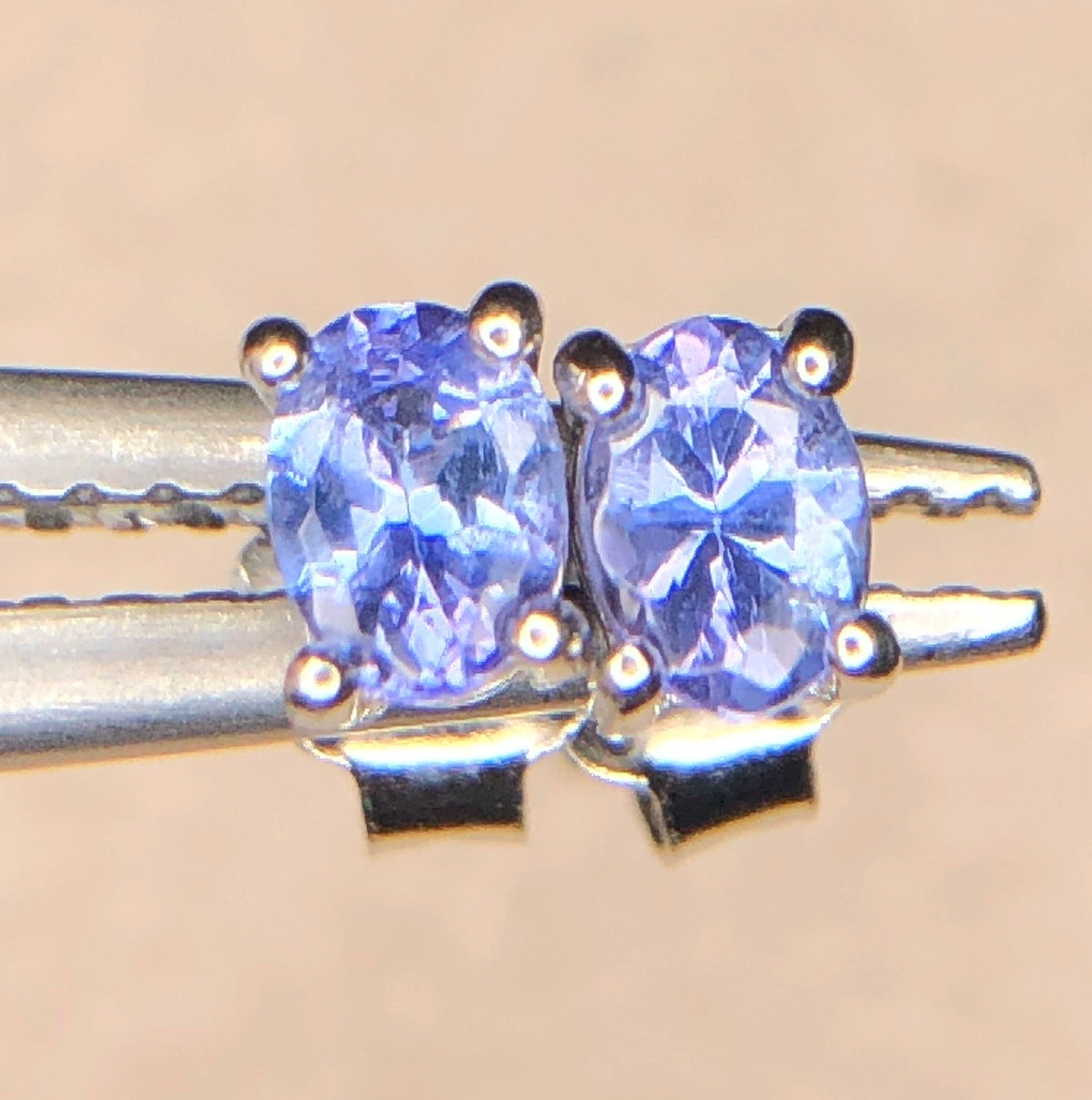 Natuurlijke Tanzaniet Oorstekers 3,20 ct – 925 Sterling Zilver Rhodium Plated