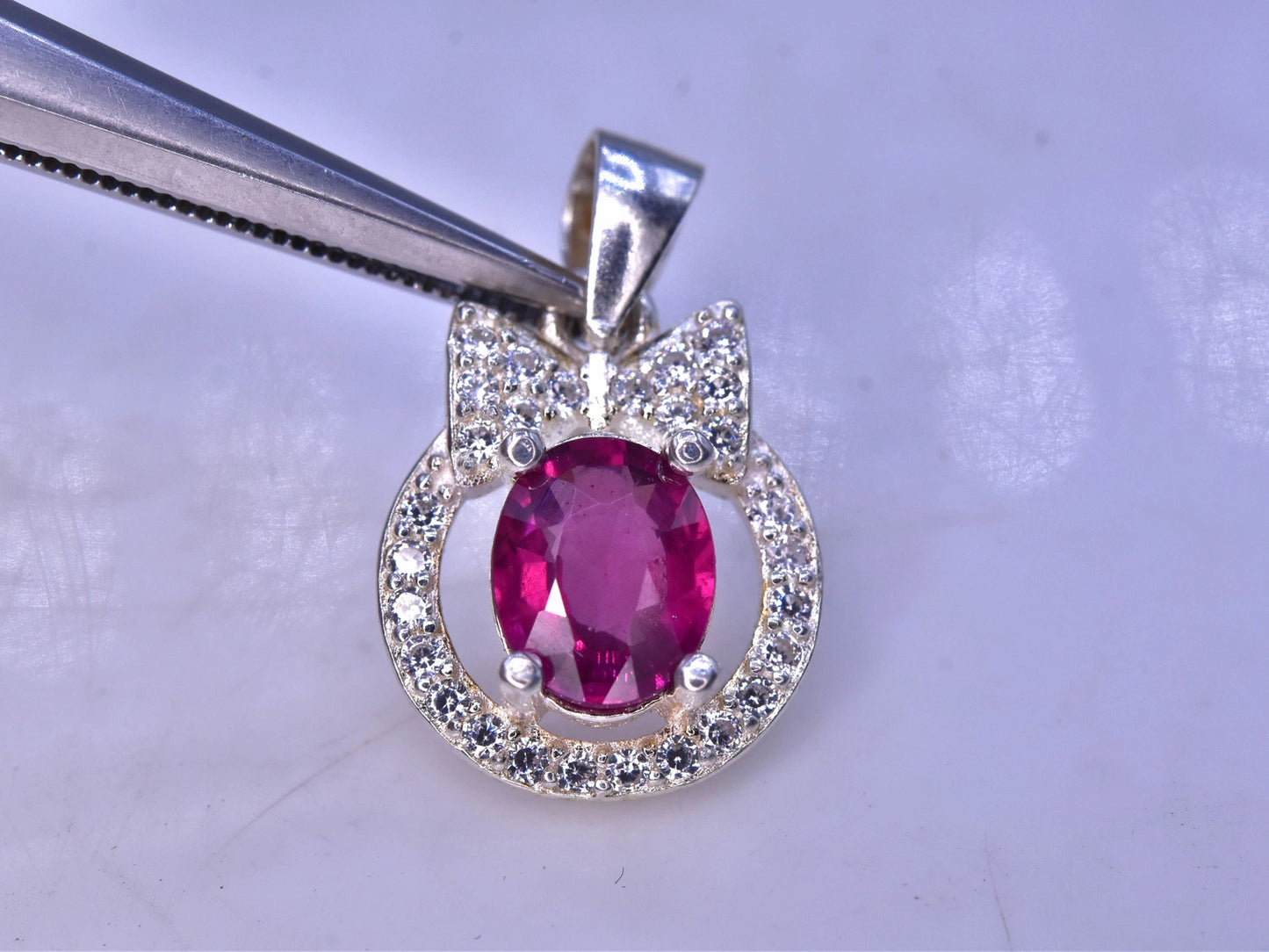 Dameshanger van 925 zilver met 7,90 ct natuurlijke granaat