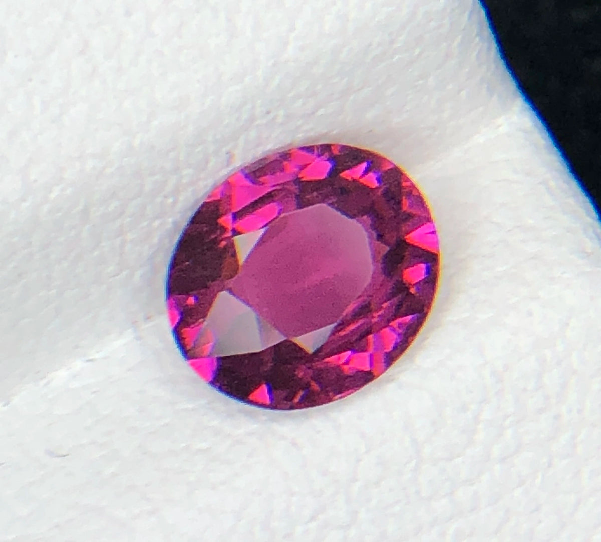 Natuurlijke Rozerode Granaat 1,05 ct – Ovaal Geslepen Losse Edelsteen