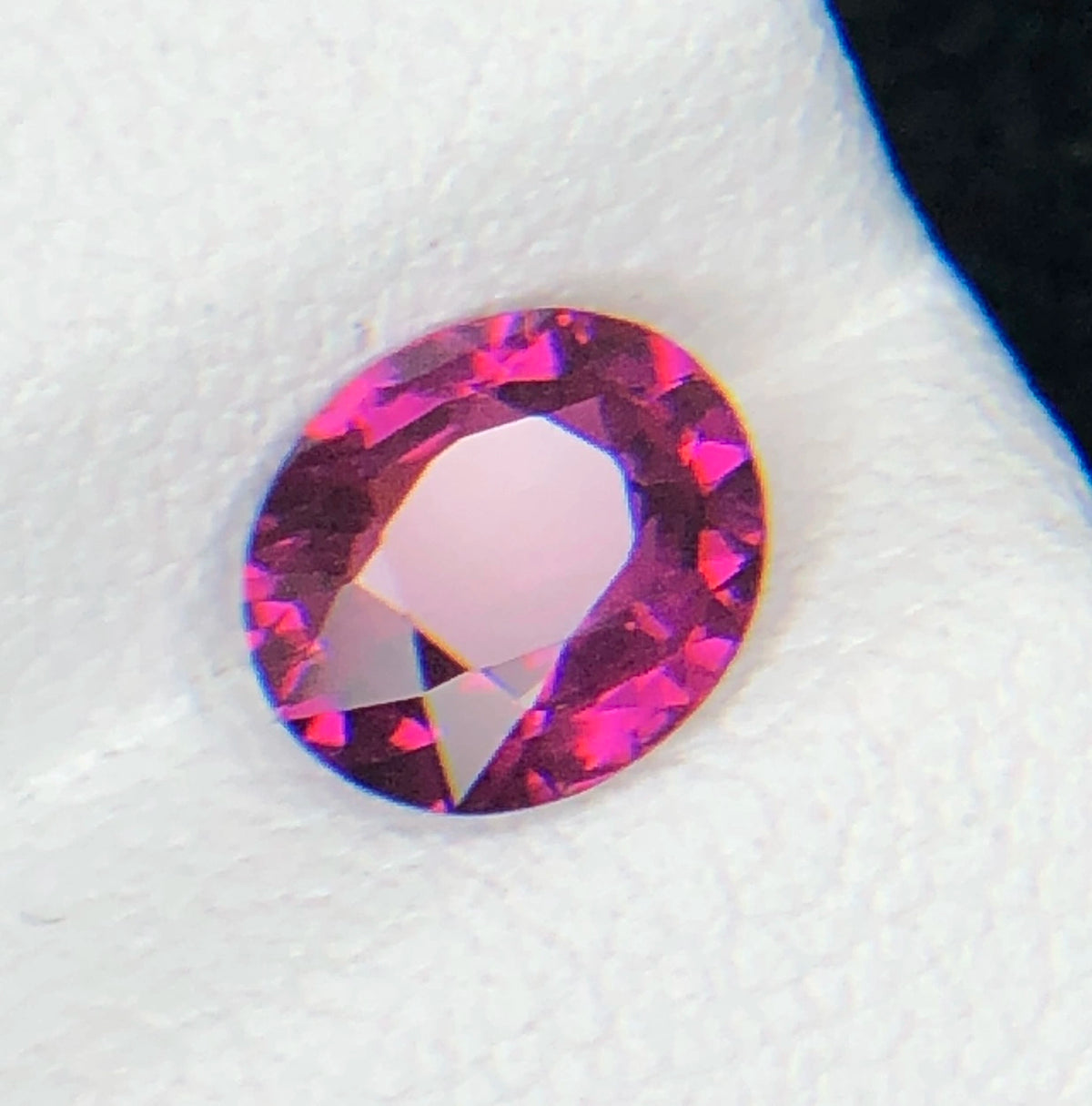Natuurlijke Rozerode Granaat 1,05 ct – Ovaal Geslepen Losse Edelsteen