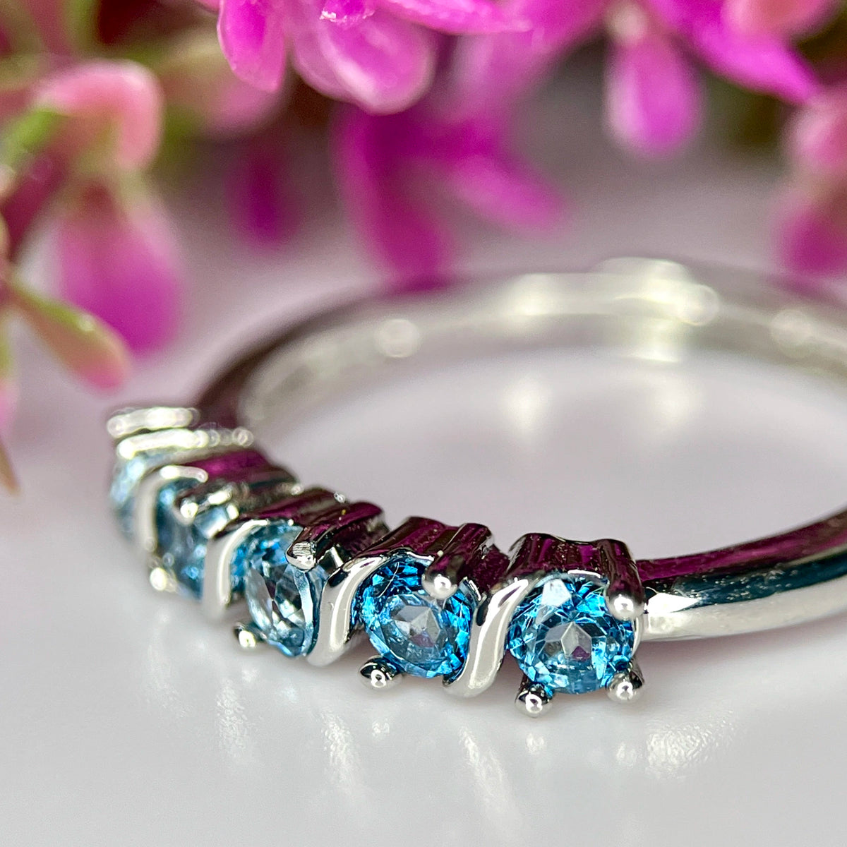 Natuurlijke London Blue Topaas Ring met CZ – Rhodium Plated