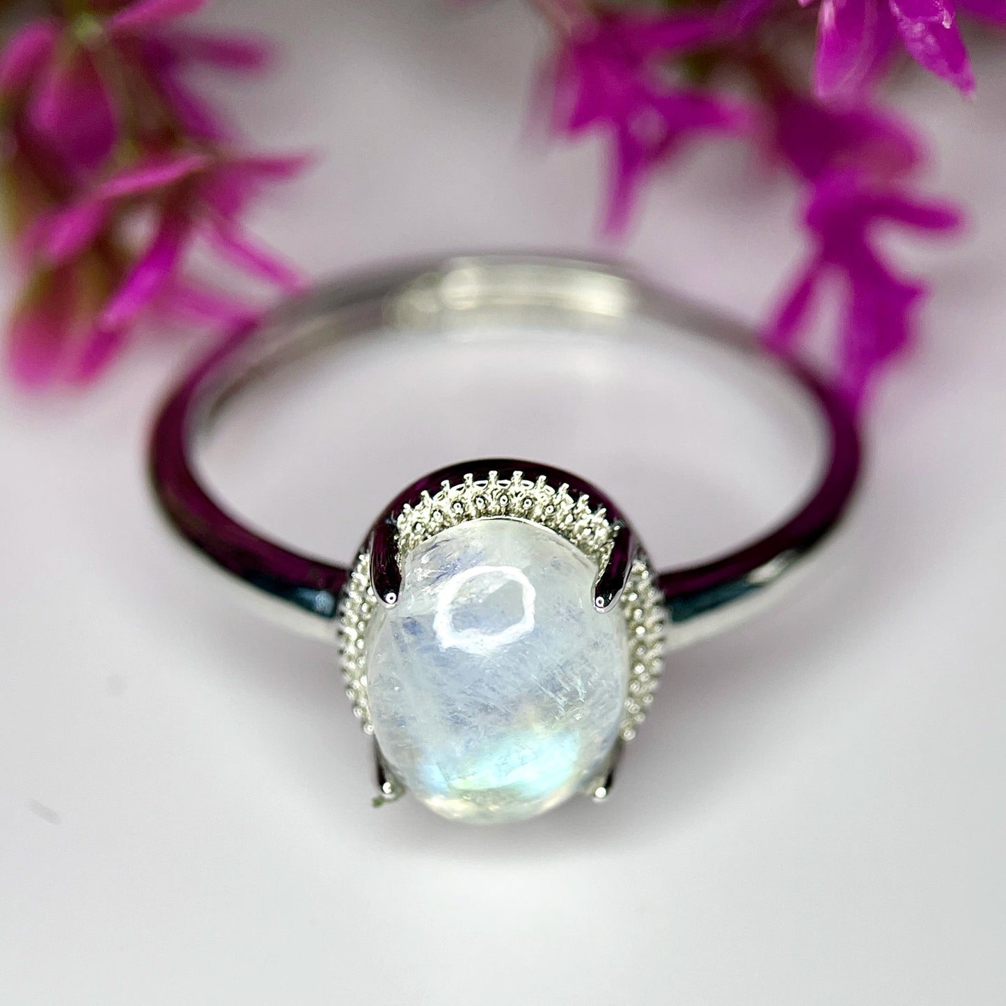 Ring met blauwe maansteen en rhodiumplating