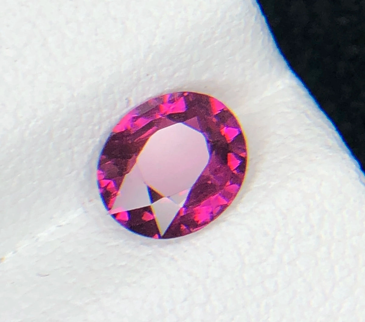 Natuurlijke Rozerode Granaat 1,05 ct – Ovaal Geslepen Losse Edelsteen