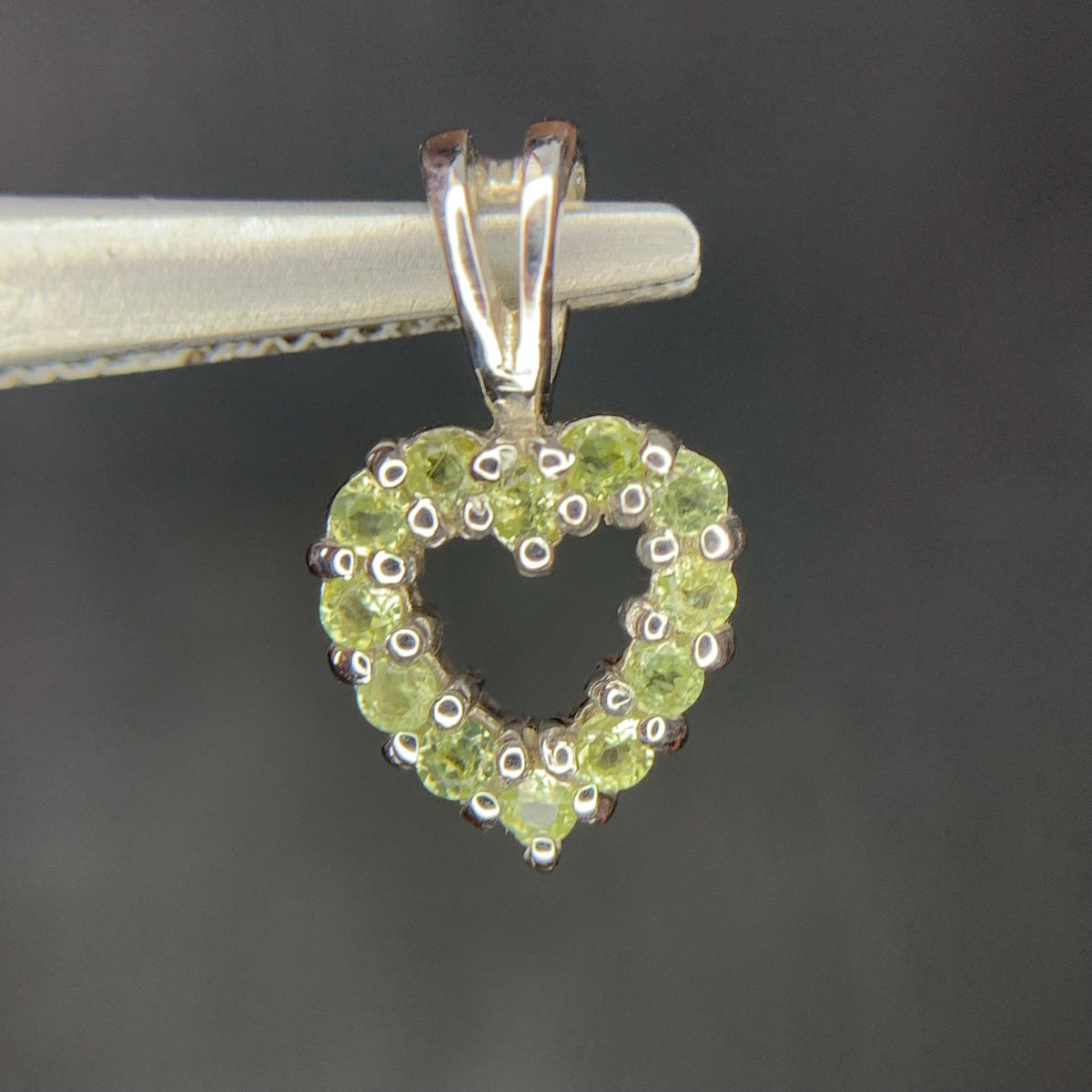 Natuurlijke Groene Peridoot Hanger – 925 Sterling Zilver – Rhodium Plated