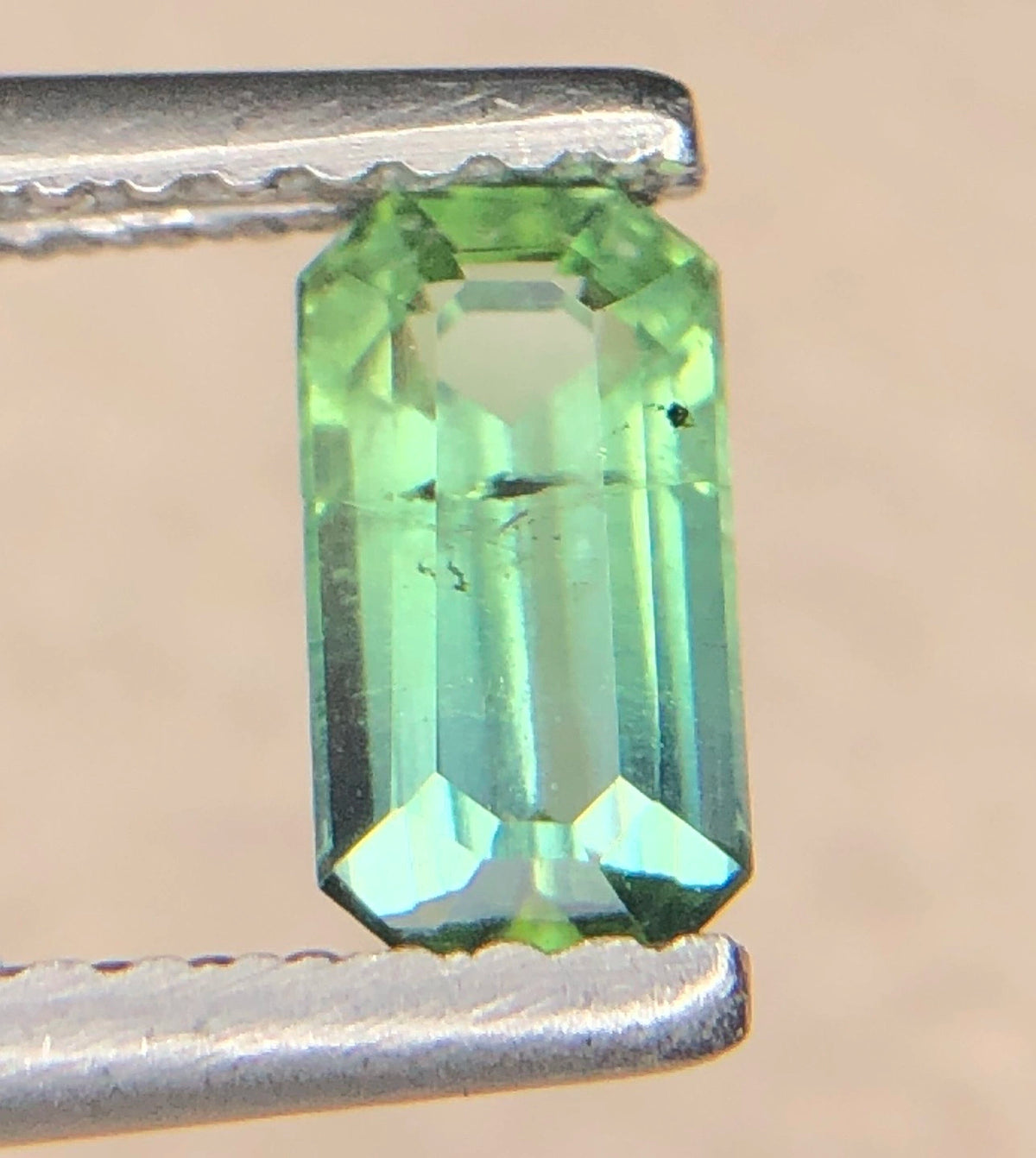 Natuurlijke Groene Toermalijn 0,80 ct – Emerald Cut Losse Edelsteen 6,9 × 3,6 mm
