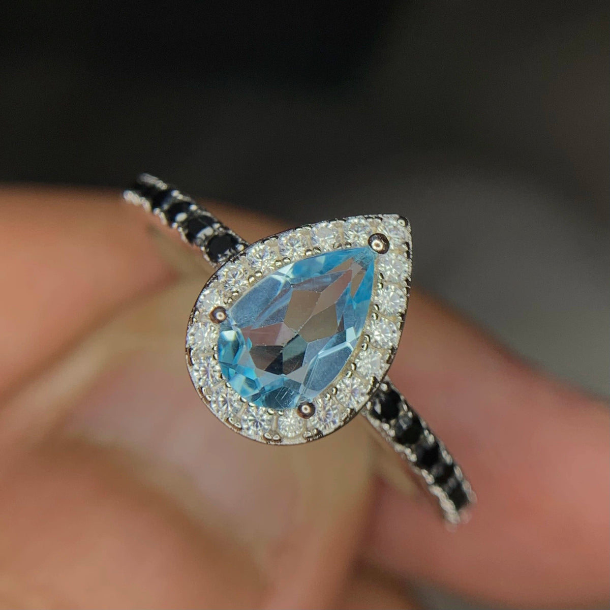 Natuurlijke Swiss Blue Topaas Ring met Spinel – 925 Sterling Zilver – Rhodium Plated
