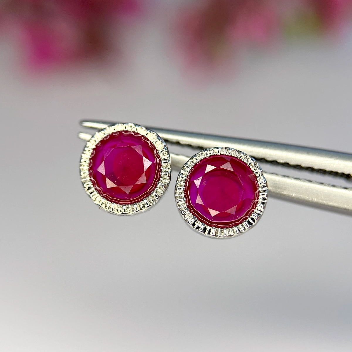 Natuurlijke Rode Robijn Oorbellen – Glass Filled & Rhodium Plated