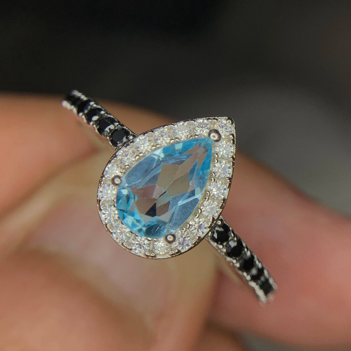 Natuurlijke Swiss Blue Topaas Ring met Spinel – 925 Sterling Zilver – Rhodium Plated