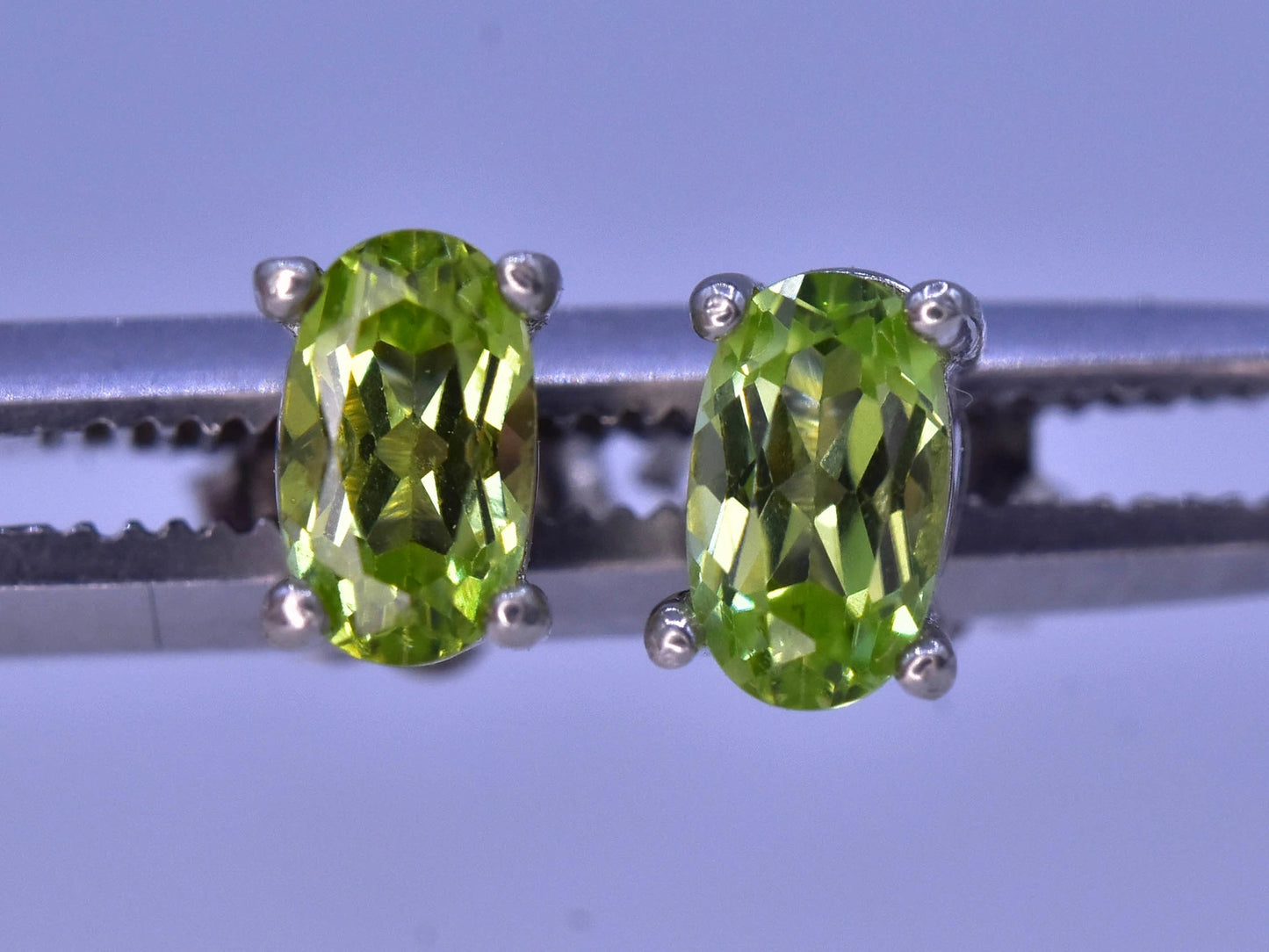Natuurlijke oorbellen met peridoot – 3.80 ct, groen, 925 sterling zilver