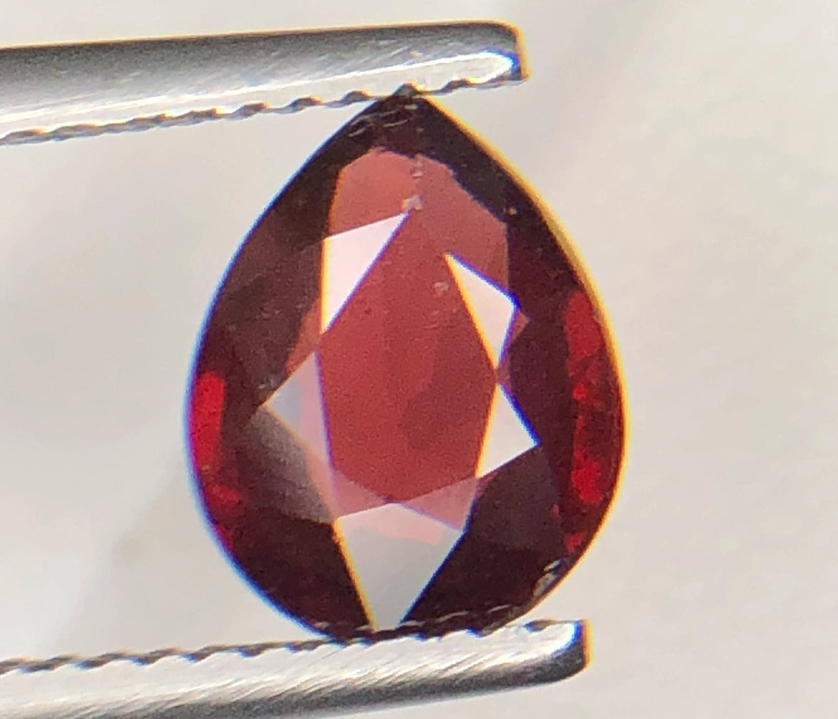 Natuurlijke Rode Granaat 1,85 ct – Peervorm Geslepen Losse Edelsteen