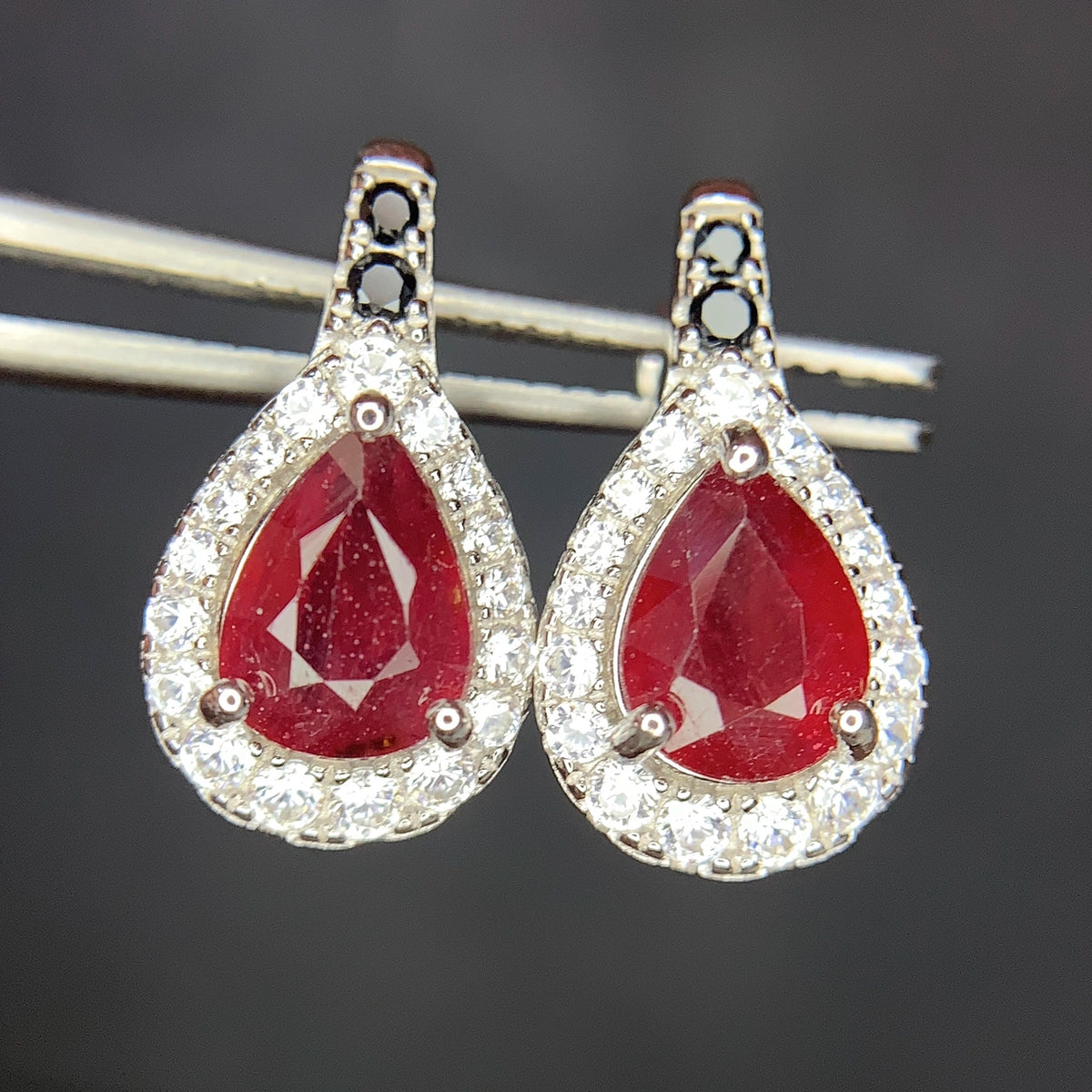 Natuurlijke Robijn Oorstekers met Spinel – 925 Sterling Zilver – Rhodium Plated