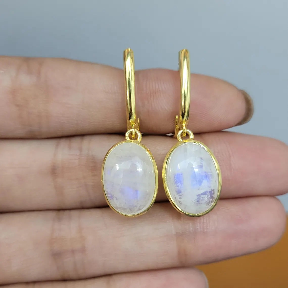 925 Sterling Zilveren Oorbellen met Blue-Fire Regenboogmaansteen – Vintage Luxe – Handgemaakt