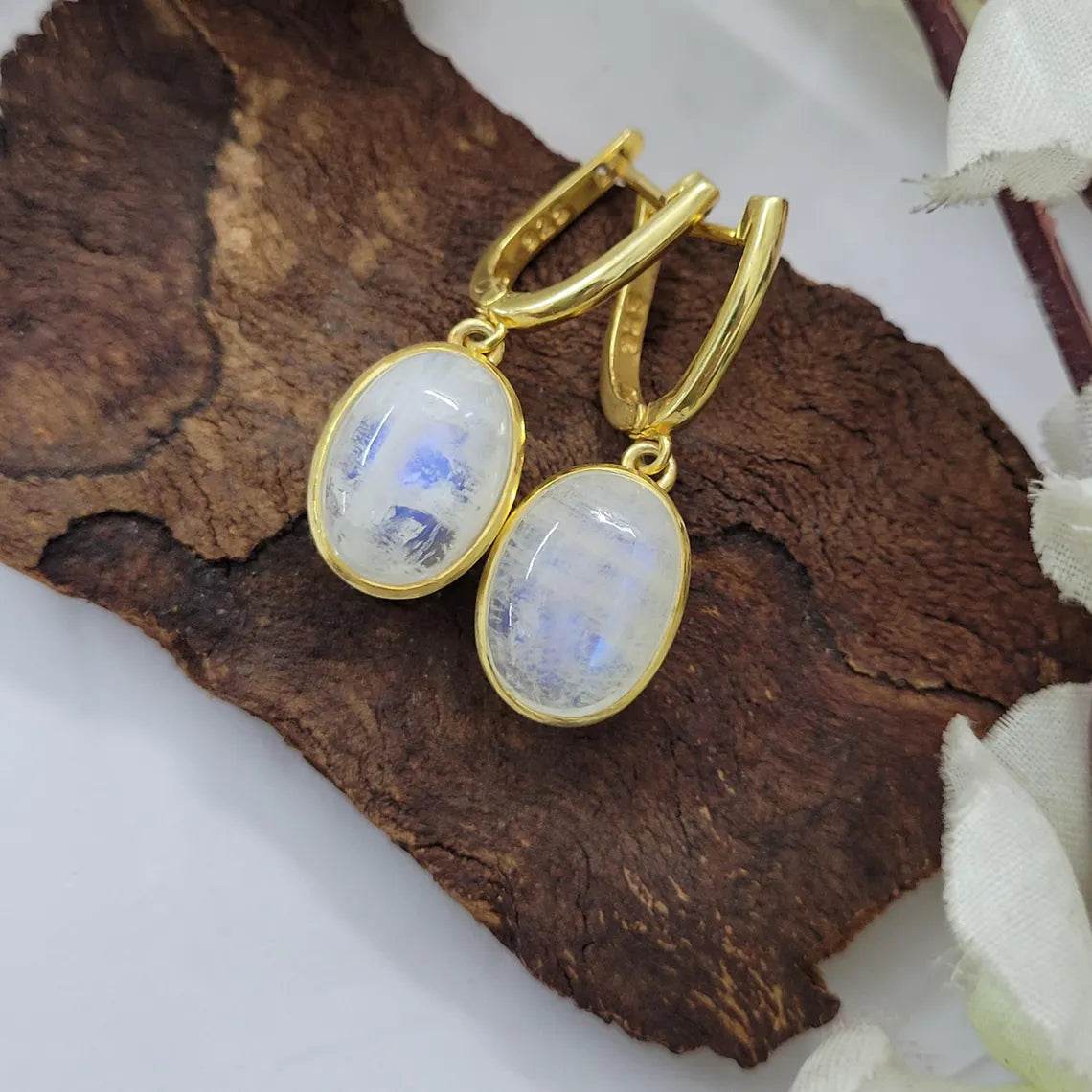 925 Sterling Zilveren Oorbellen met Blue-Fire Regenboogmaansteen – Vintage Luxe – Handgemaakt